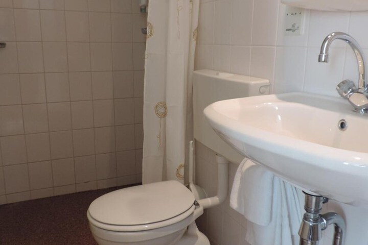 Room 12 of 33