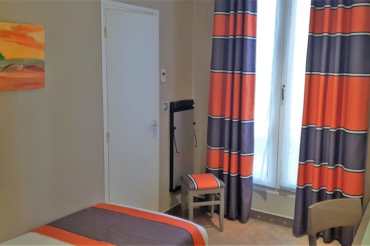 Room 5 of 42