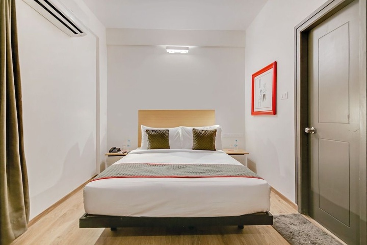 Room 4 of 18