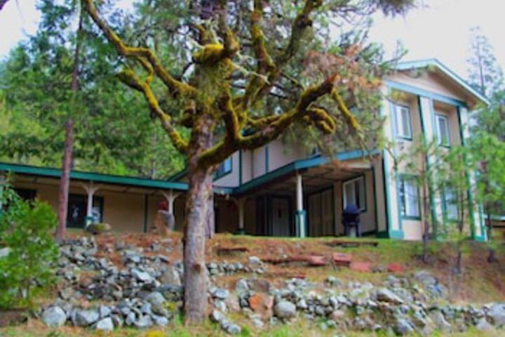 Creekside Condo at the Kelly Lodge Holiday home 2 BestStayz.1 in Wolf Creek, OR