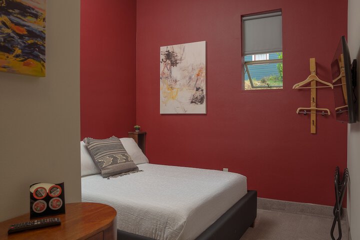 Room 16 of 27