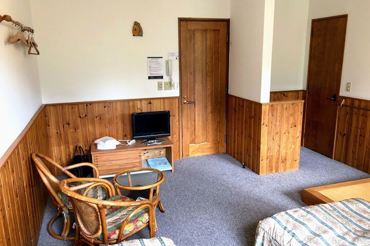 Room 6 of 92