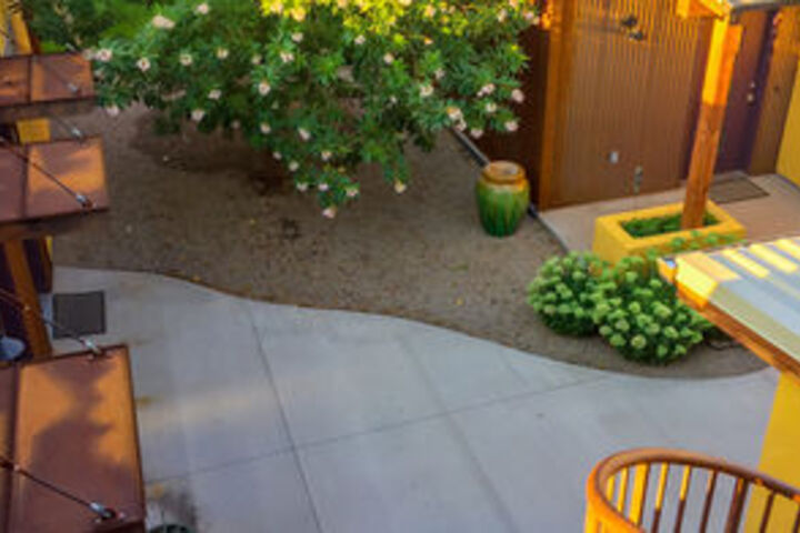 Hotel Exterior 10 of 26