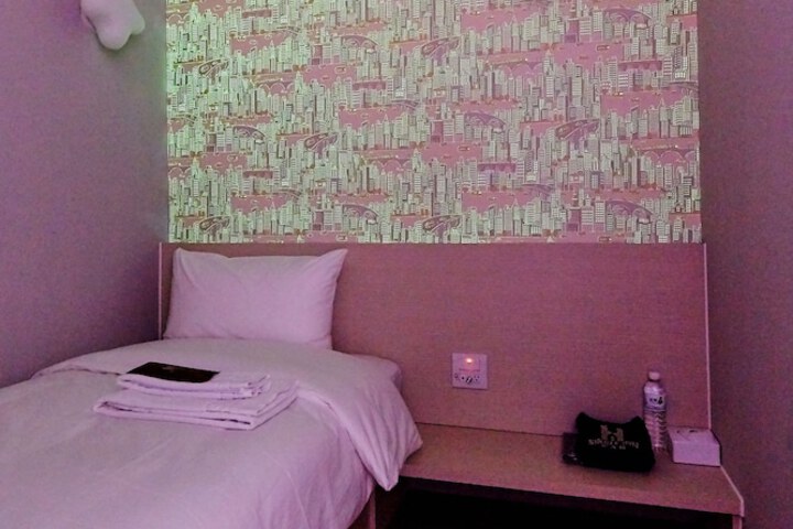 Room 11 of 52