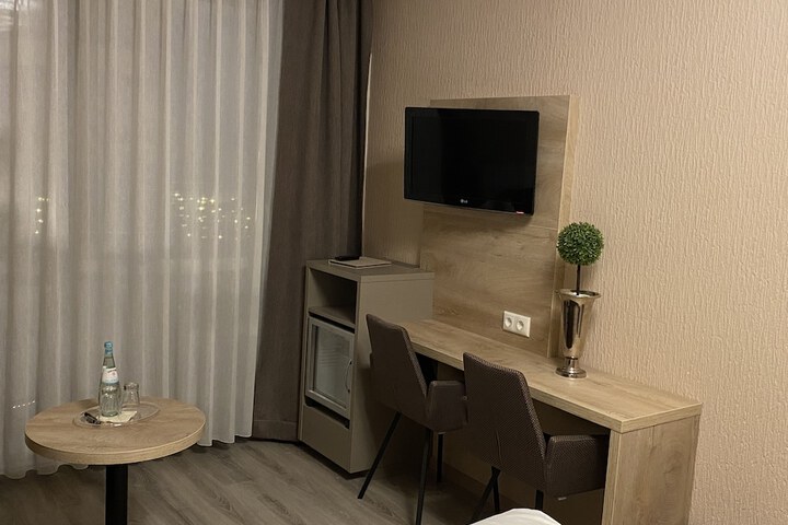Room 27 of 82