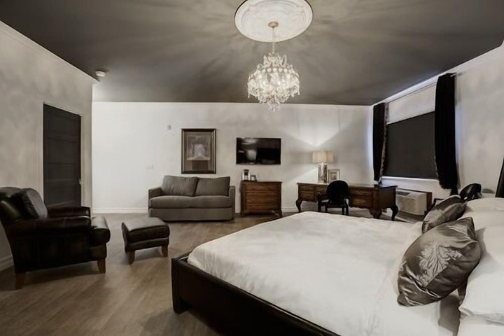 Room 18 of 50