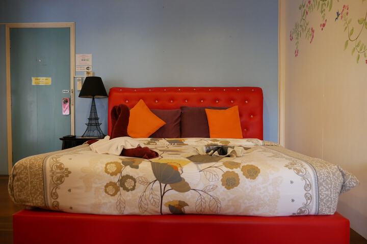 Room 9 of 47