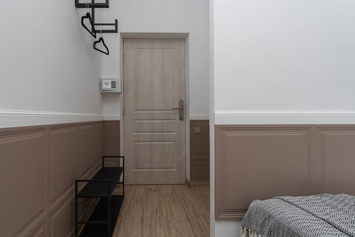 Room 105 of 175