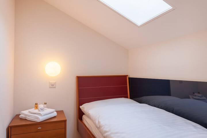 Room 6 of 97