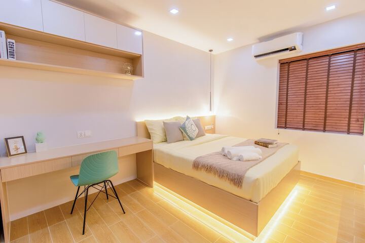 Room 12 of 16