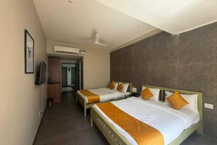 Room 3 of 27