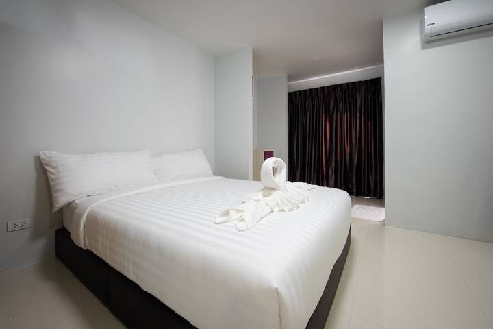 Room 6 of 18