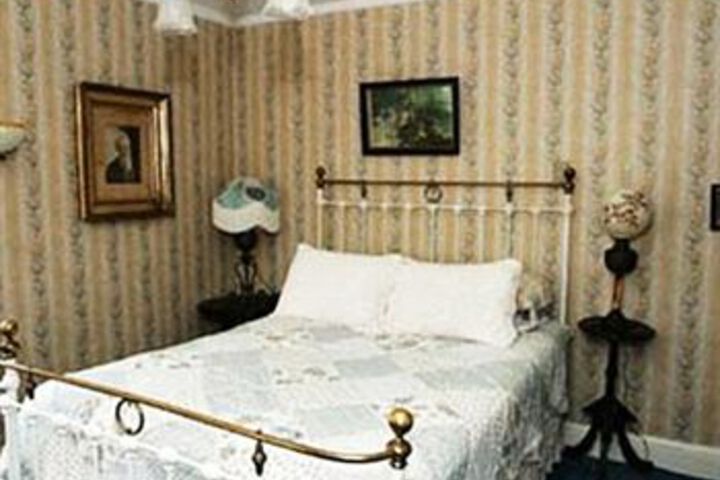 Room 51 of 117