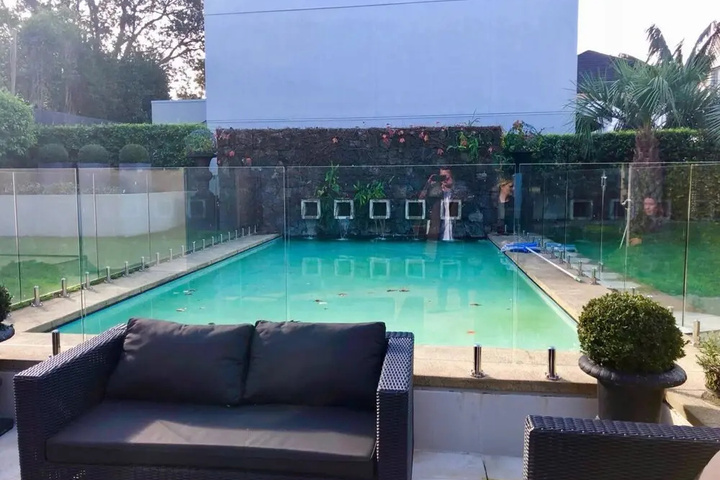 Pool 11 of 15