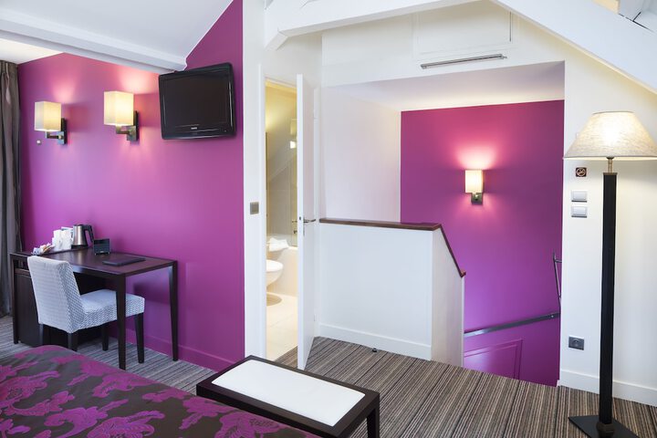 Room 9 of 30
