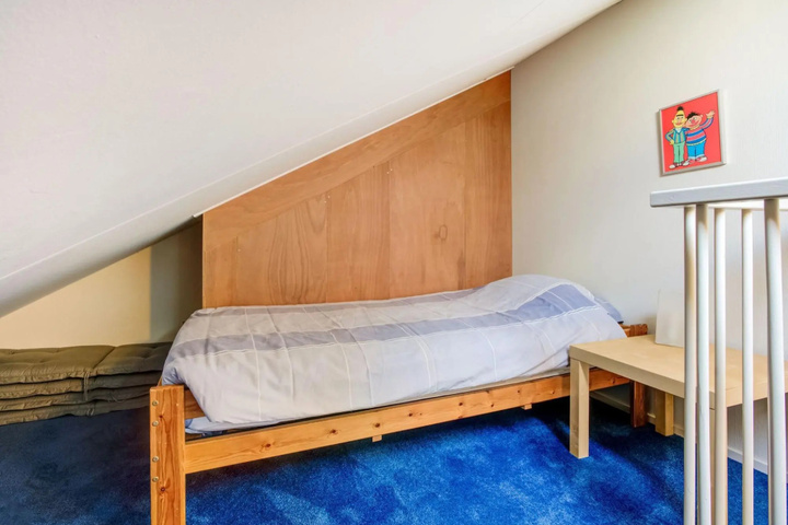 Room 4 of 18