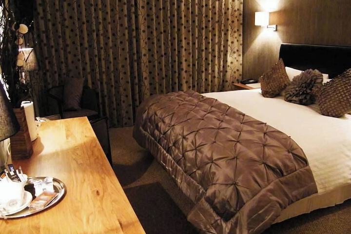 Room 3 of 64