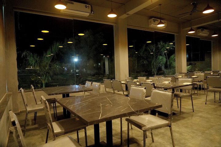 Dining 23 of 41