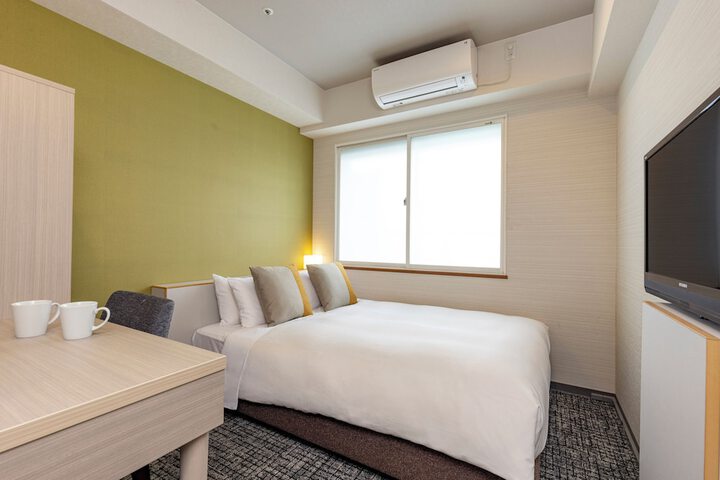 Room 14 of 143