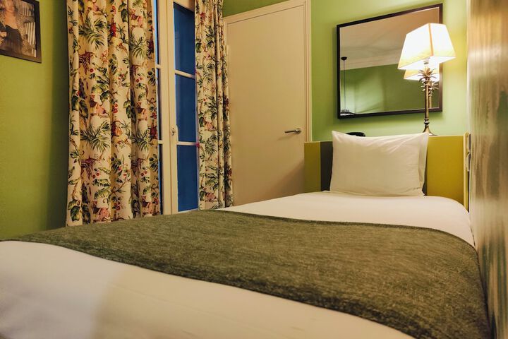 Room 22 of 74