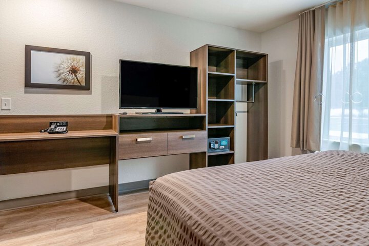 Room 10 of 27