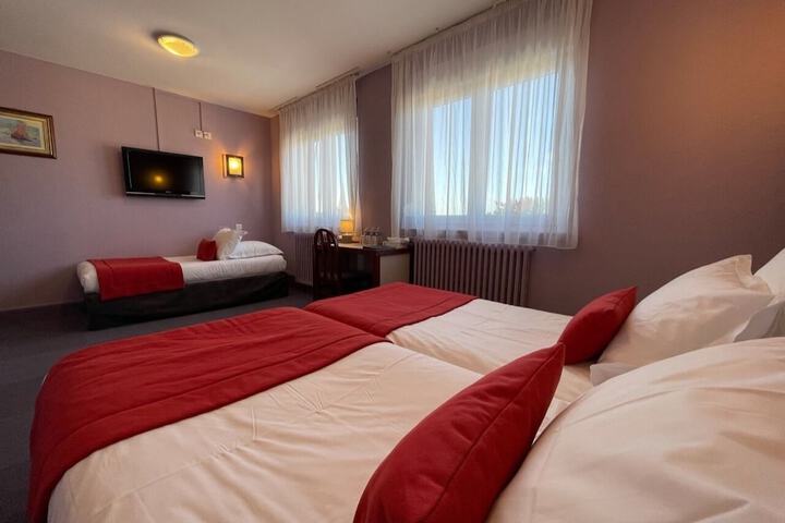 Room 13 of 33