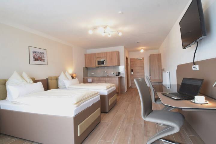 Room 3 of 35