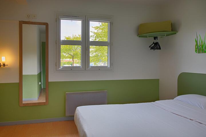 Room 9 of 22