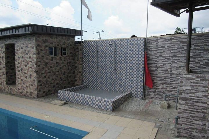 Pool 16 of 34