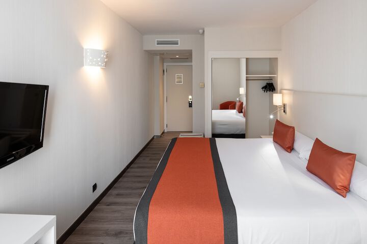 Room 14 of 50