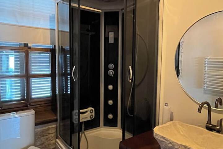 Room 42 of 51