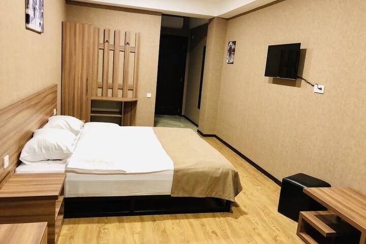 Room 7 of 33