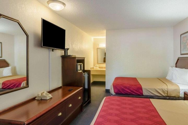 2 Double Beds (3 of 13)