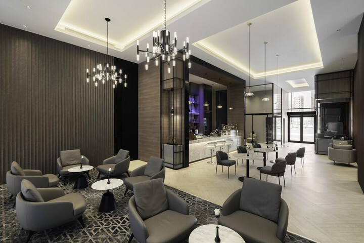 Lounge 70 of 120
