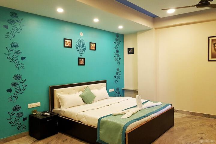 Room 13 of 20