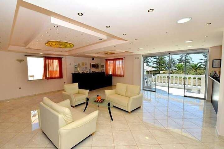 Entrance & Lobby