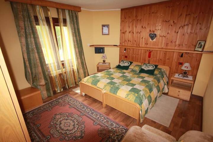 Room 5 of 52