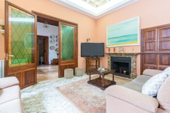Room 6 of 24