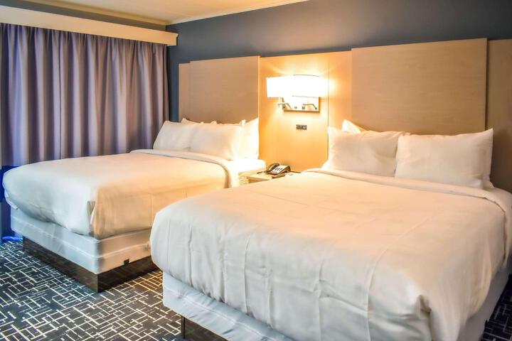 2 Queen Beds (9 of 14)