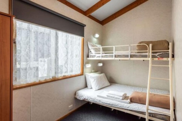 Room 27 of 128