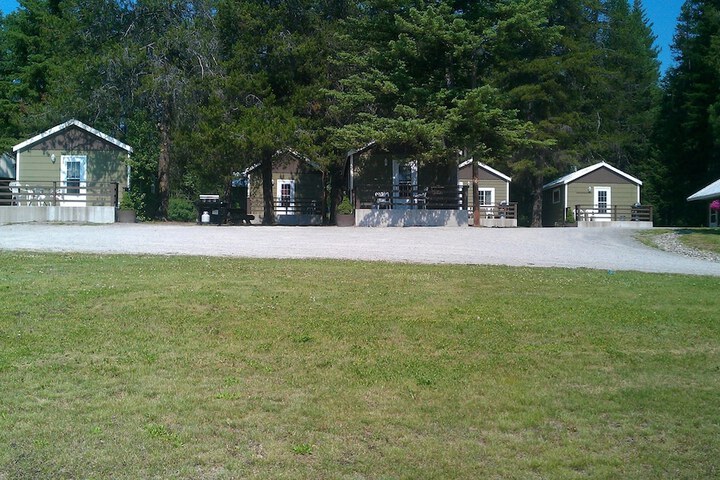 Exterior of Evergreen Motel