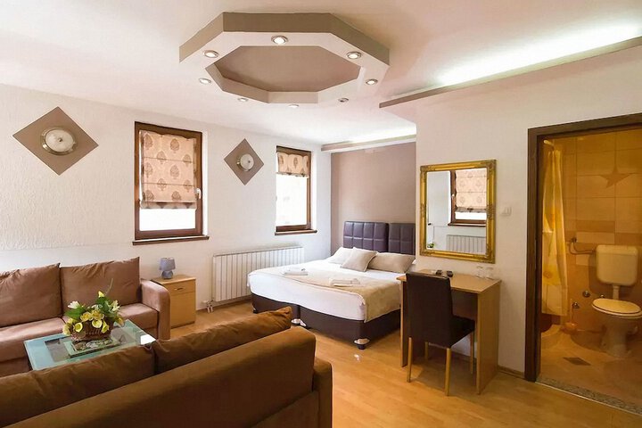 Room 8 of 81