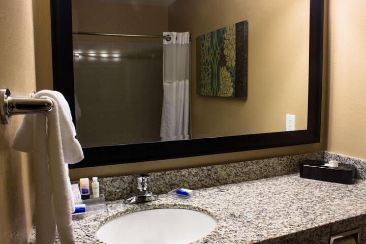 2 Queen Beds Microwave, Refrigerator High Speed Internet Accessible Full Breakfast (5 of 10)