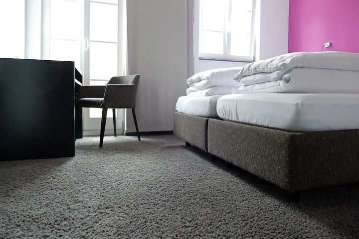 Room 14 of 32