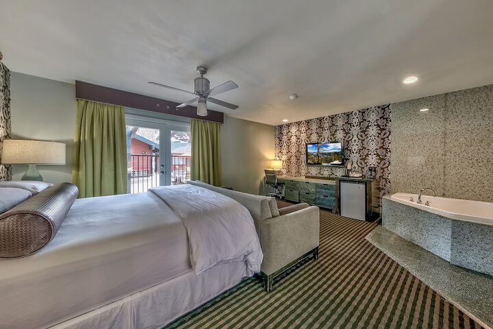Deluxe King Bed (23 of 45)