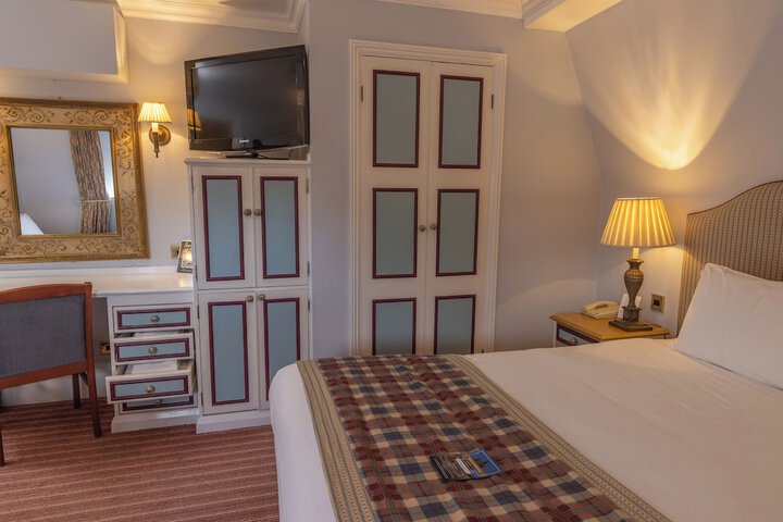 Room 12 of 74