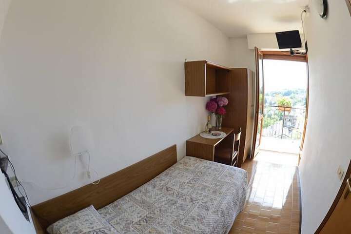 Room 4 of 49