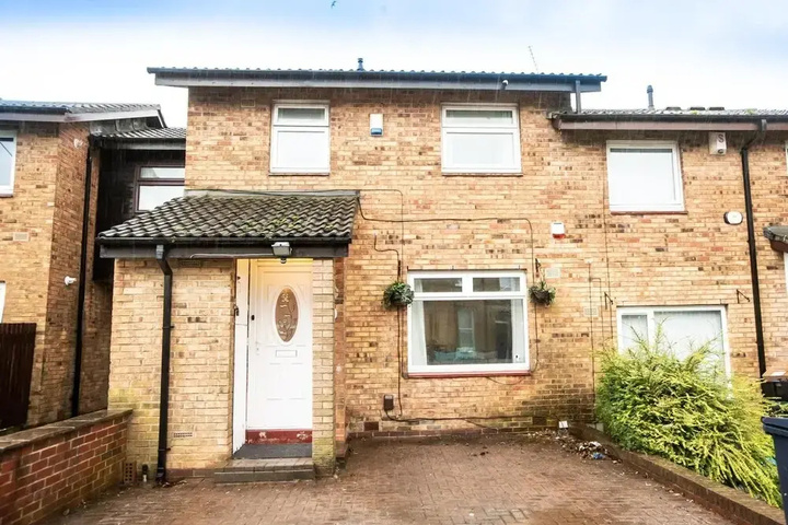 Modern 4 Bedroom House - Free Parking Netflix by WHA for Contractors Relocation Business Travel