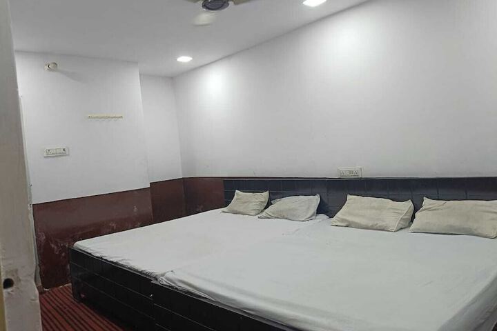 Room 5 of 10