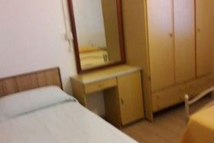 Room 8 of 16